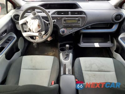 Zdjęcie 8 z 13 samochodu: 2013 TOYOTA PRIUS C TWO VIN:JTDKDTB36D1535436 - miniatura