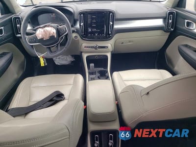Zdjęcie 8 z 13 samochodu: 2020 VOLVO XC40 T5 MOMENTUM VIN:YV4162UKXL2286861 - miniatura