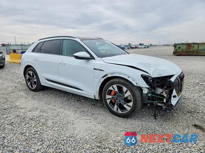 Czwarte zdjęcie samochodu z boku: 2021 AUDI E-TRON PREMIUM VIN:WA1AAAGE8MB038556 - miniatura