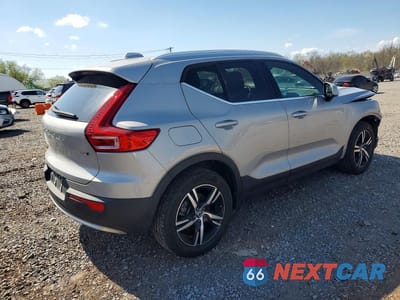 Trzecie zdjęcie samochodu z tyłu: 2025 VOLVO XC40 CORE VIN:YV4L12UJ2S2470060 - miniatura