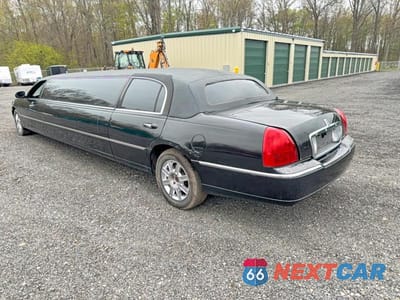 Trzecie zdjęcie samochodu z tyłu: 2007 LINCOLN TOWN CAR EXECUTIVE VIN:1L1FM88W87Y628418 - miniatura