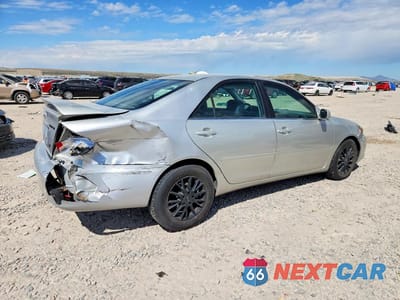 Trzecie zdjęcie samochodu z tyłu: 2002 TOYOTA CAMRY SE V6 VIN:4T1BF30K92U500529 - miniatura