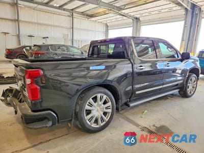 Trzecie zdjęcie samochodu z tyłu: 2022 CHEVROLET SILVERADO K1500 HIGH COUNTRY VIN:1GCUDJET7NZ604632 - miniatura