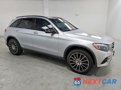 Czwarte zdjęcie samochodu z boku: 2018 MERCEDES-BENZ GLC 300 4MATIC VIN:WDC0G4KB1JV087732 - miniatura