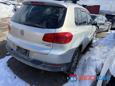 Trzecie zdjęcie samochodu z tyłu: 2012 VOLKSWAGEN TIGUAN VIN:WVGBV7AX5CW574007 - miniatura