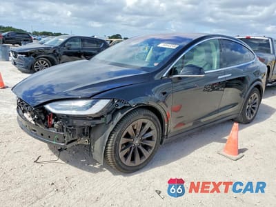 2018 TESLA MODEL X 5YJXCAE28JF102333 - główne zdjęcie licytacji z USA - miniatura