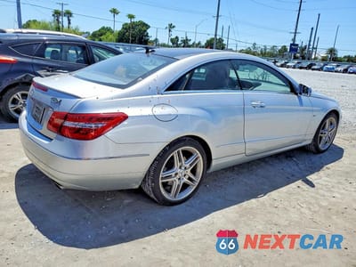 Trzecie zdjęcie samochodu z tyłu: 2012 MERCEDES-BENZ E 350 VIN:WDDKJ5KB5CF162604 - miniatura