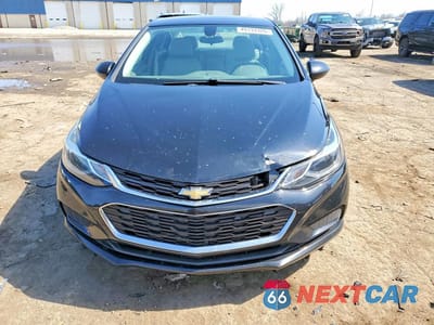 Piąte zdjęcie samochodu w środku: 2017 CHEVROLET CRUZE LT VIN:1G1BE5SM2H7138402 - miniatura