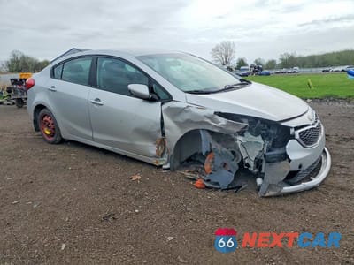 Czwarte zdjęcie samochodu z boku: 2016 KIA FORTE LX VIN:KNAFK4A64G5495747 - miniatura