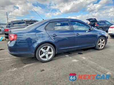 Trzecie zdjęcie samochodu z tyłu: 2010 VOLKSWAGEN JETTA LIMITED VIN:3VWAZ7AJ1AM118631 - miniatura