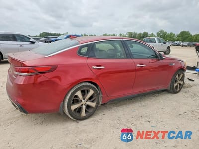 Trzecie zdjęcie samochodu z tyłu: 2017 KIA OPTIMA SX VIN:5XXGW4L27HG138484 - miniatura