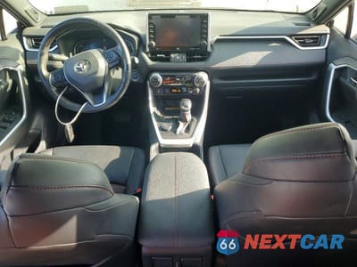 Zdjęcie 8 z 14 samochodu: 2021 TOYOTA RAV4 PRIME XSE VIN:JTMEB3FV4MD049785 - miniatura