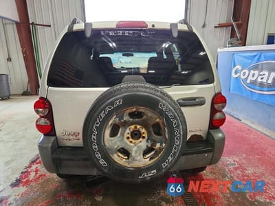 Zdjęcie 6 z 12 samochodu: 2005 JEEP LIBERTY SPORT VIN:1J4GL48K85W546238 - miniatura