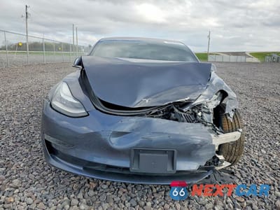 Piąte zdjęcie samochodu w środku: 2018 TESLA MODEL 3 VIN:5YJ3E1EAXJF023925 - miniatura
