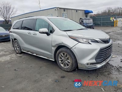 Czwarte zdjęcie samochodu z boku: 2023 TOYOTA SIENNA XLE 7-PASSENGER VIN:5TDYRKEC2PS143286 - miniatura