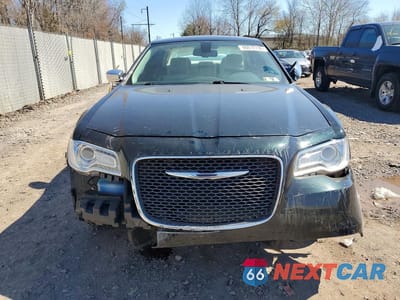 Piąte zdjęcie samochodu w środku: 2016 CHRYSLER 300 LIMITED VIN:2C3CCAKG2GH183075 - miniatura