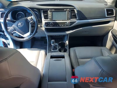 Zdjęcie 8 z 13 samochodu: 2018 TOYOTA HIGHLANDER XLE VIN:5TDJZRFH2JS541951 - miniatura