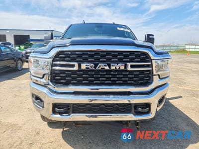 Piąte zdjęcie samochodu w środku: 2024 RAM 3500 BIG HORN VIN:3C63R3HLXRG165492 - miniatura