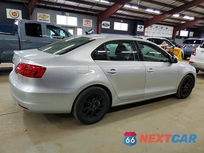 Trzecie zdjęcie samochodu z tyłu: 2014 VOLKSWAGEN JETTA SE VIN:3VWD17AJ9EM306632 - miniatura