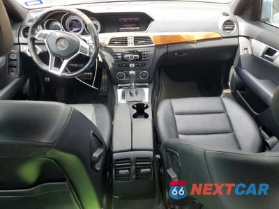 Zdjęcie 8 z 13 samochodu: 2013 MERCEDES-BENZ C 250 VIN:WDDGF4HB3DA769298 - miniatura