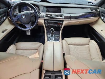 Zdjęcie 8 z 11 samochodu: 2011 BMW 750 LXI VIN:WBAKC8C54BC432112 - miniatura