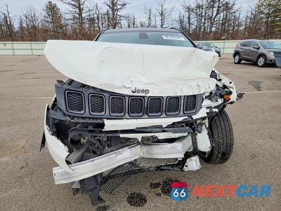 Piąte zdjęcie samochodu w środku: 2019 JEEP COMPASS LIMITED VIN:3C4NJDCB8KT761503 - miniatura