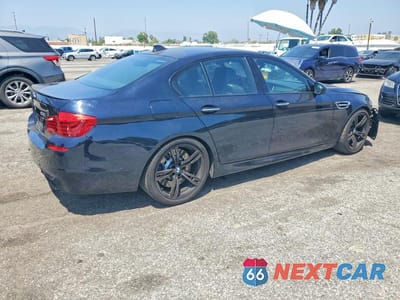 Trzecie zdjęcie samochodu z tyłu: 2016 BMW M5 VIN:WBSFV9C52GD595744 - miniatura