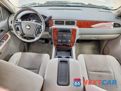 Zdjęcie 8 z 13 samochodu: 2009 CHEVROLET SUBURBAN C1500 LT VIN:1GNFC26029R273641 - miniatura