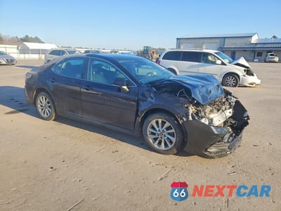 Czwarte zdjęcie samochodu z boku: 2021 TOYOTA CAMRY LE VIN:4T1C11AK1MU464411 - miniatura