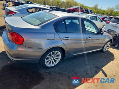 Trzecie zdjęcie samochodu z tyłu: 2011 BMW 328 XI VIN:WBAPK7G55BNN86622 - miniatura