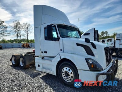 2016 VOLVO VNL SEMI TRUCK 4V4NC9EH6GN948761 - główne zdjęcie licytacji z USA - miniatura