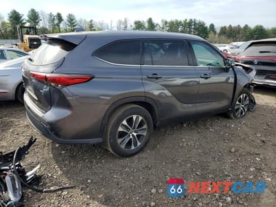Trzecie zdjęcie samochodu z tyłu: 2021 TOYOTA HIGHLANDER XLE VIN:5TDGZRBH6MS069161 - miniatura