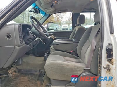 Zdjęcie 7 z 12 samochodu: 2003 CHEVROLET SILVERADO K3500 VIN:1GCJK39G03E364121 - miniatura