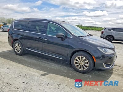 Czwarte zdjęcie samochodu z boku: 2019 CHRYSLER PACIFICA TOURING L VIN:2C4RC1BG6KR680803 - miniatura