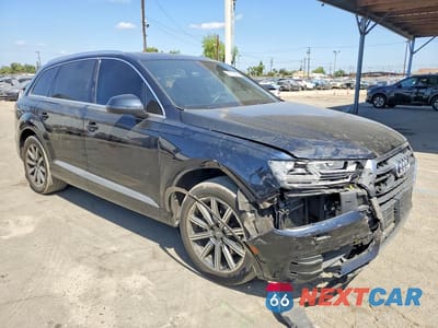 Czwarte zdjęcie samochodu z boku: 2017 AUDI Q7 PREMIUM PLUS VIN:WA1LAAF72HD017689 - miniatura