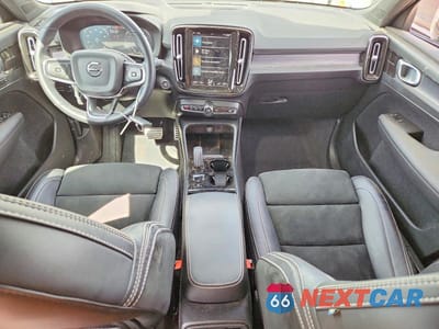 Zdjęcie 8 z 13 samochodu: 2022 VOLVO XC40 T5 R-DESIGN VIN:YV4162UM1N2690555 - miniatura