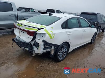 Trzecie zdjęcie samochodu z tyłu: 2023 KIA FORTE VIN:3KPF54AD3PE670325 - miniatura