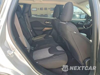 Zdjęcie 10 z 12 samochodu: 2018 JEEP CHEROKEE LATITUDE VIN:1C4PJLCB2JD540051 - miniatura
