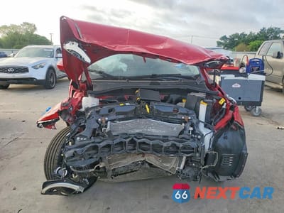 Piąte zdjęcie samochodu w środku: 2024 FIAT 500 E RED VIN:ZFAFFAA44RX210452 - miniatura