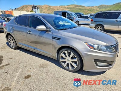 Czwarte zdjęcie samochodu z boku: 2012 KIA OPTIMA SX VIN:5XXGR4A62CG048357 - miniatura