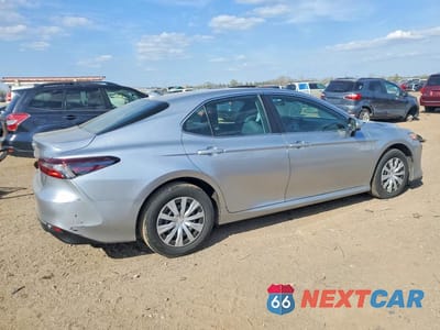 Trzecie zdjęcie samochodu z tyłu: 2024 TOYOTA CAMRY HYBRID LE VIN:4T1C31AK3RU627920 - miniatura