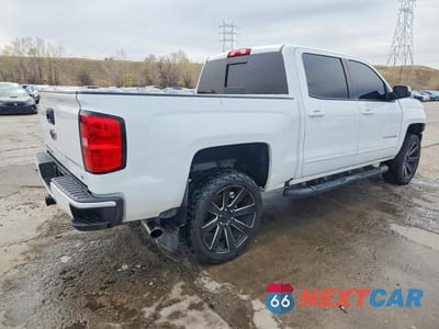 Trzecie zdjęcie samochodu z tyłu: 2017 CHEVROLET SILVERADO K1500 LT VIN:3GCUKREC4HG286798 - miniatura