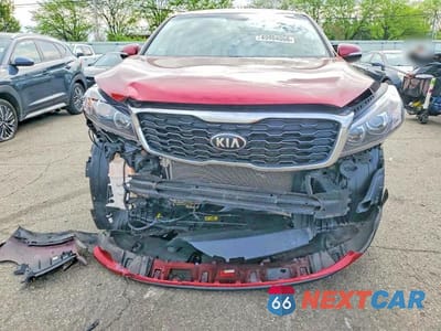 Piąte zdjęcie samochodu w środku: 2020 KIA SORENTO LX VIN:5XYPG4A31LG670228 - miniatura