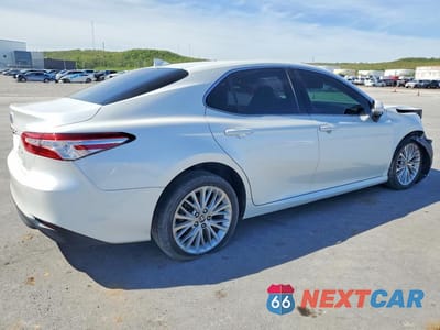 Trzecie zdjęcie samochodu z tyłu: 2020 TOYOTA CAMRY HYBRID XLE VIN:4T1F31AKXLU532677 - miniatura