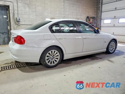 Trzecie zdjęcie samochodu z tyłu: 2009 BMW 328 XI SULEV VIN:WBAPK53539A643136 - miniatura