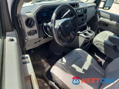Zdjęcie 8 z 12 samochodu: 2022 FORD E450 BOX TRUCK VIN:1FDXE4FN5NDC09840 - miniatura