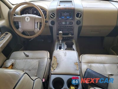 Zdjęcie 8 z 12 samochodu: 2006 LINCOLN MARK LT VIN:5LTPW16526FJ00772 - miniatura