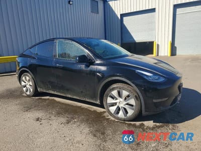 Czwarte zdjęcie samochodu z boku: 2023 TESLA MODEL Y VIN:7SAYGDEE4PA093319 - miniatura