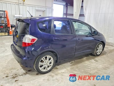 Trzecie zdjęcie samochodu z tyłu: 2010 HONDA FIT SPORT VIN:JHMGE8H47AC029385 - miniatura