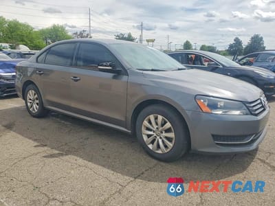 Czwarte zdjęcie samochodu z boku: 2015 VOLKSWAGEN PASSAT S VIN:1VWAT7A32FC029789 - miniatura